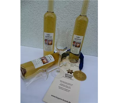 Apfelbrand in Eichenfass gereift "Goldmedaille" Apfelbrand in Eichenfass gereift "Goldmedaille"